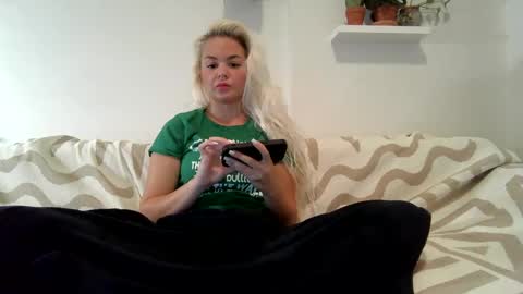 Snapshot of evillers1 chatting on January 12, 2025, 12:18 am Badblondebunny online show from January 12, 2025, 12:18 am