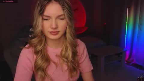 Evelyn online show from November 22, 2025, 11:42 am