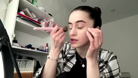Chloe online show from May 30, 2026, 3:42 pm