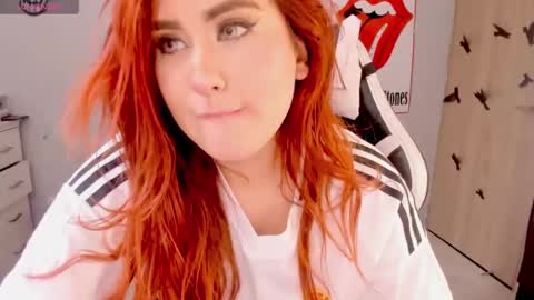 Snapshot of evva_foxxy chatting on December 15, 2024, 8:04 pm evva_foxxy online show from December 15, 2024, 8:04 pm