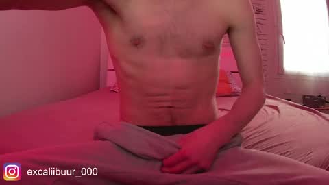 Snapshot of excaliibuur chatting on March 29, 2026, 6:19 pm Excaliibuur online show from March 29, 2026, 6:19 pm