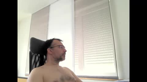 Snapshot of exhibit77 chatting on April 27, 2026, 9:18 am exhibit77 online show from April 27, 2026, 9:18 am