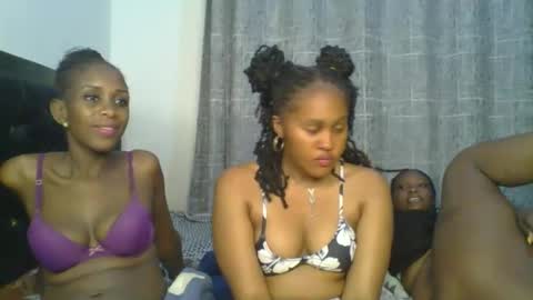 Snapshot of exotic_cutiee chatting on April 21, 2026, 1:42 am exotic_cutiee online show from April 21, 2026, 1:42 am