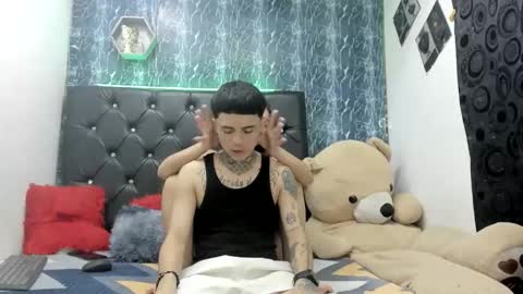 Snapshot of exotichot_couple chatting on November 10, 2025, 8:19 pm exotichot_couple online show from November 10, 2025, 8:19 pm