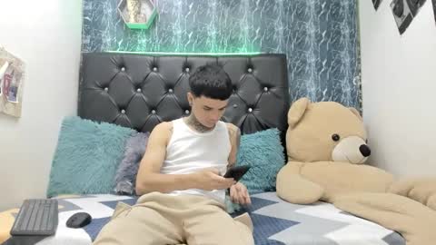 Snapshot of exotichot_couple chatting on November 25, 2025, 10:43 pm exotichot_couple online show from November 25, 2025, 10:43 pm