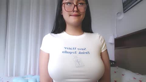 Snapshot of expensive_candyx chatting on February 1, 2026, 6:23 am Candy online show from February 1, 2026, 6:23 am