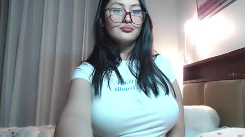 Snapshot of expensive_candyx chatting on February 7, 2026, 12:09 pm Candy online show from February 7, 2026, 12:09 pm