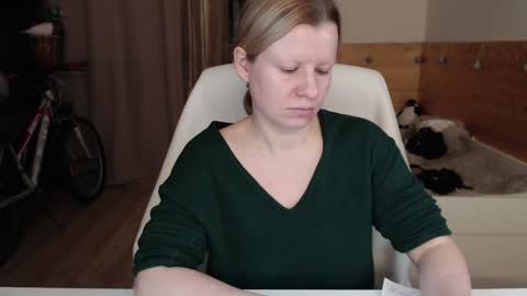 Crystal online show from December 2, 2024, 4:53 pm