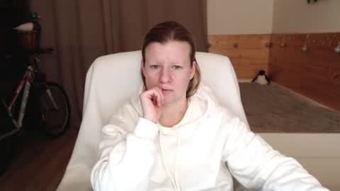 Crystal online show from December 4, 2024, 9:35 pm