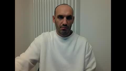 Snapshot of extr0 chatting on November 1, 2025, 11:07 pm Extro online show from November 1, 2025, 11:07 pm