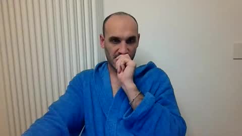 Snapshot of extr0 chatting on November 28, 2025, 10:45 pm Extro online show from November 28, 2025, 10:45 pm