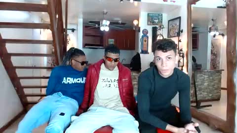 extrangers online show from December 8, 2024, 12:19 pm