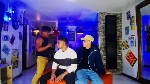 extrangers online show from January 6, 2025, 12:02 pm