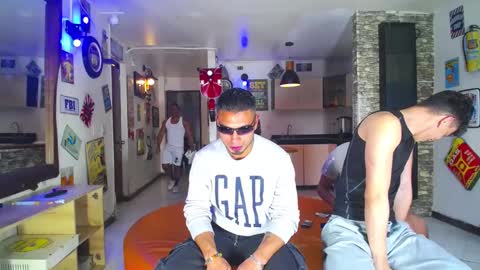 extrangers online show from January 31, 2025, 12:07 pm