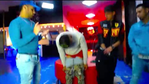 extrangers online show from September 23, 2025, 11:46 am