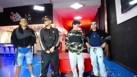 extrangers online show from November 11, 2025, 1:11 pm