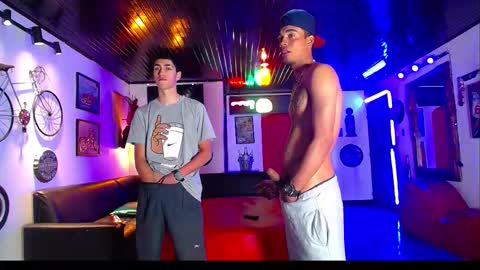 extrangers online show from February 1, 2026, 1:20 pm