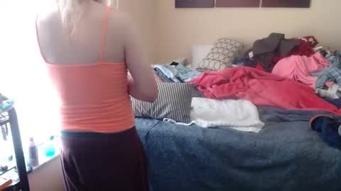 Snapshot of eyeswall0w chatting on September 16, 2025, 1:01 pm eyeswall0w online show from September 16, 2025, 1:01 pm