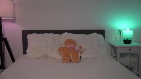 Snapshot of ezra chatting on December 9, 2024, 11:24 pm Ezra online show from December 9, 2024, 11:24 pm