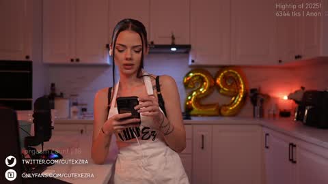 Snapshot of ezra chatting on February 8, 2025, 9:46 pm Ezra online show from February 8, 2025, 9:46 pm