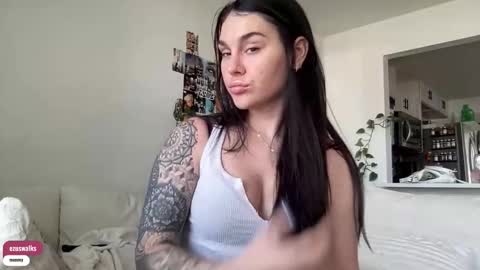 Snapshot of ezuswalks chatting on October 6, 2025, 8:06 pm Emily online show from October 6, 2025, 8:06 pm