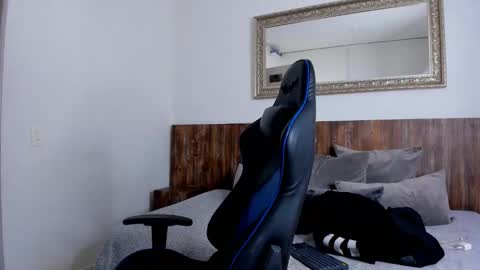 Ezzio Scolaro online show from October 20, 2025, 1:44 pm