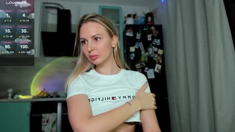 Snapshot of f1oraa chatting on December 15, 2024, 4:04 pm  if you dont have fansly account yet use this link to registration    online show from December 15, 2024, 4:04 pm