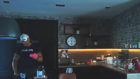 fabxxxl online show from November 9, 2025, 12:25 pm