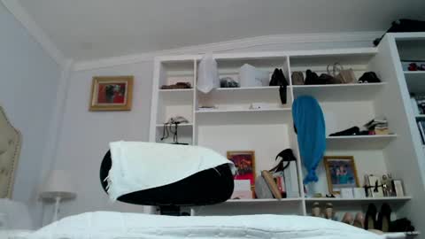 Snapshot of facecum01 chatting on May 2, 2026, 8:19 am facecum01 online show from May 2, 2026, 8:19 am