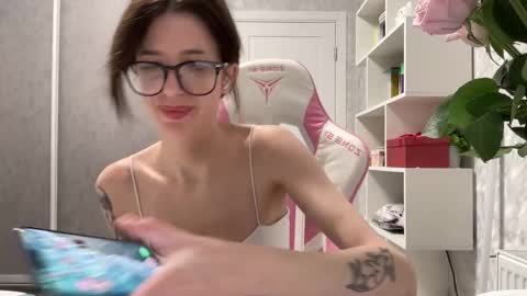 Snapshot of fairy_bloomix chatting on December 16, 2025, 3:39 pm Bloom online show from December 16, 2025, 3:39 pm