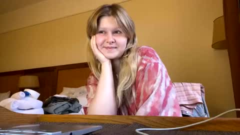 Arisha online show from December 11, 2024, 2:54 pm