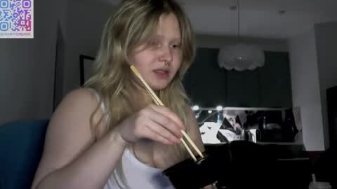 Arisha online show from February 12, 2025, 3:05 pm