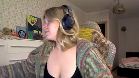 Arisha online show from September 24, 2025, 7:50 pm