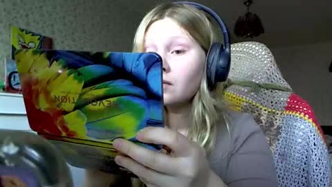 Arisha online show from October 13, 2025, 2:06 pm