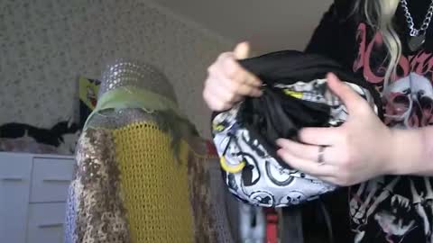 Arisha online show from October 15, 2025, 2:50 pm