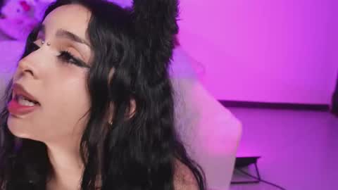 Snapshot of fairyyy1 chatting on January 6, 2026, 5:44 am Sara REMEMBER TO LEAVE A THUMB UP online show from January 6, 2026, 5:44 am