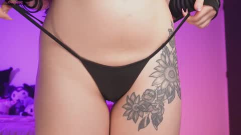 Snapshot of fairyyy1 chatting on March 4, 2026, 4:40 am Sara REMEMBER TO LEAVE A THUMB UP online show from March 4, 2026, 4:40 am