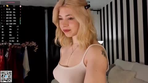 Emilia online show from November 4, 2025, 4:33 am