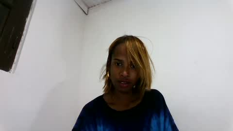 Snapshot of fallinah01 chatting on July 19, 2026, 8:40 am fallinah01 online show from July 19, 2026, 8:40 am