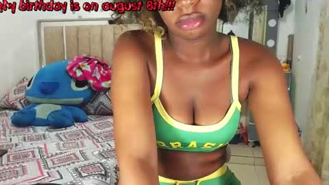 Snapshot of fallonsweett chatting on July 25, 2026, 12:53 am fallonsweett online show from July 25, 2026, 12:53 am