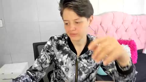 Snapshot of fanny_18 chatting on October 23, 2025, 3:39 am FANNY online show from October 23, 2025, 3:39 am