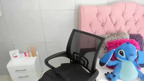 Snapshot of fanny_18 chatting on December 2, 2025, 1:22 am FANNY online show from December 2, 2025, 1:22 am