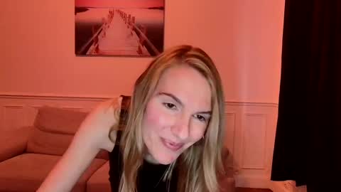 Snapshot of fanny_posy chatting on December 3, 2024, 3:22 pm Fanny online show from December 3, 2024, 3:22 pm