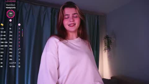 Snapshot of fannyray chatting on December 17, 2025, 11:33 pm Sofia online show from December 17, 2025, 11:33 pm