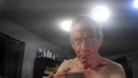 fantasyresort online show from May 3, 2026, 3:23 am