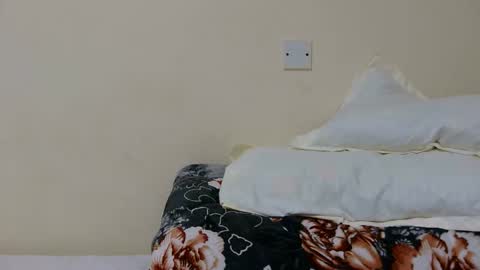 Snapshot of fantee_eeh chatting on May 17, 2026, 1:25 am pretty slim online show from May 17, 2026, 1:25 am