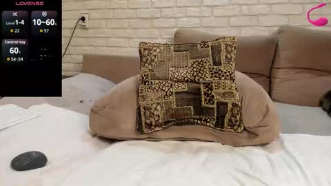 Snapshot of farah_vvv chatting on November 24, 2025, 3:23 pm farah online show from November 24, 2025, 3:23 pm