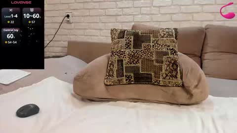 Snapshot of farah_vvv chatting on December 14, 2025, 10:09 am farah online show from December 14, 2025, 10:09 am