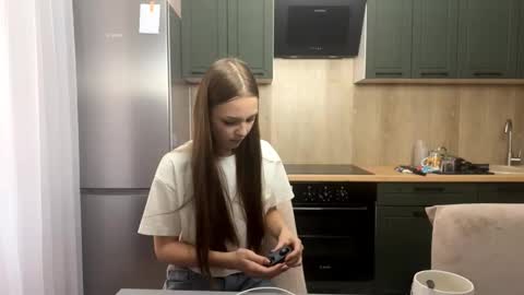 Anna Scovich online show from October 9, 2025, 12:58 pm