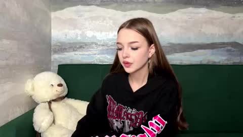 Anna Scovich online show from November 5, 2025, 12:38 pm